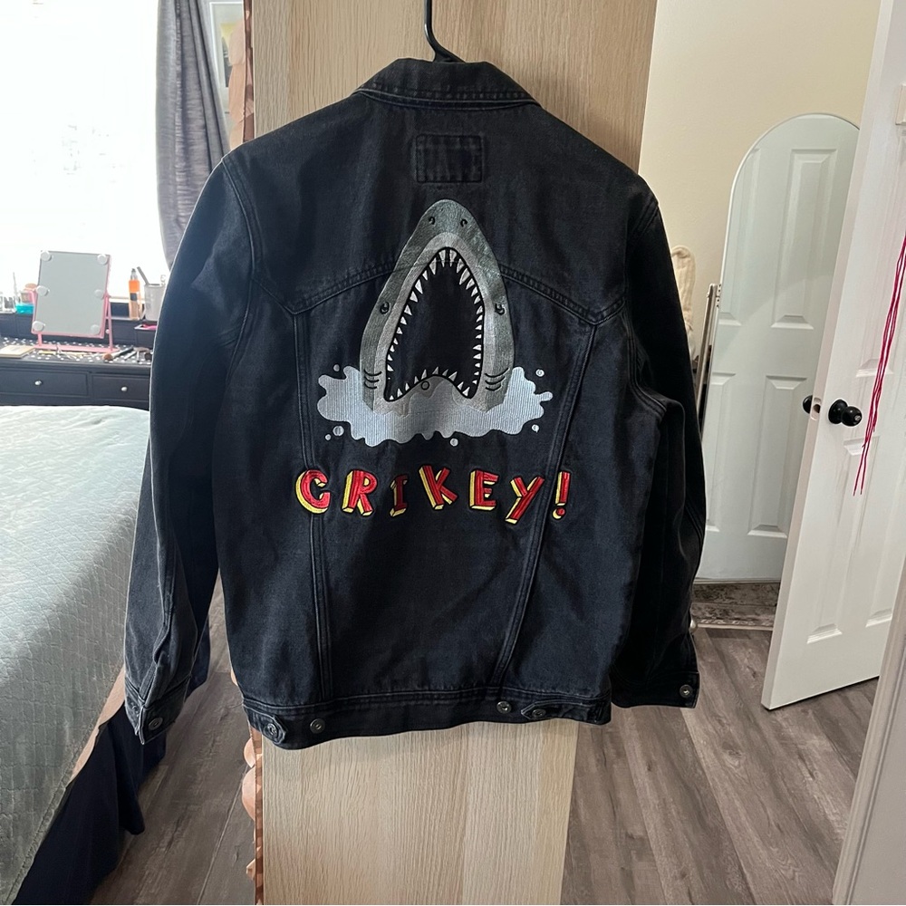 Barney Cools Mens Black Denim Jacket Shark Crikey‎ Embroidered Trucker Medium